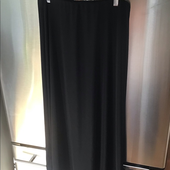 Nwot black skirt - Picture 2 of 3